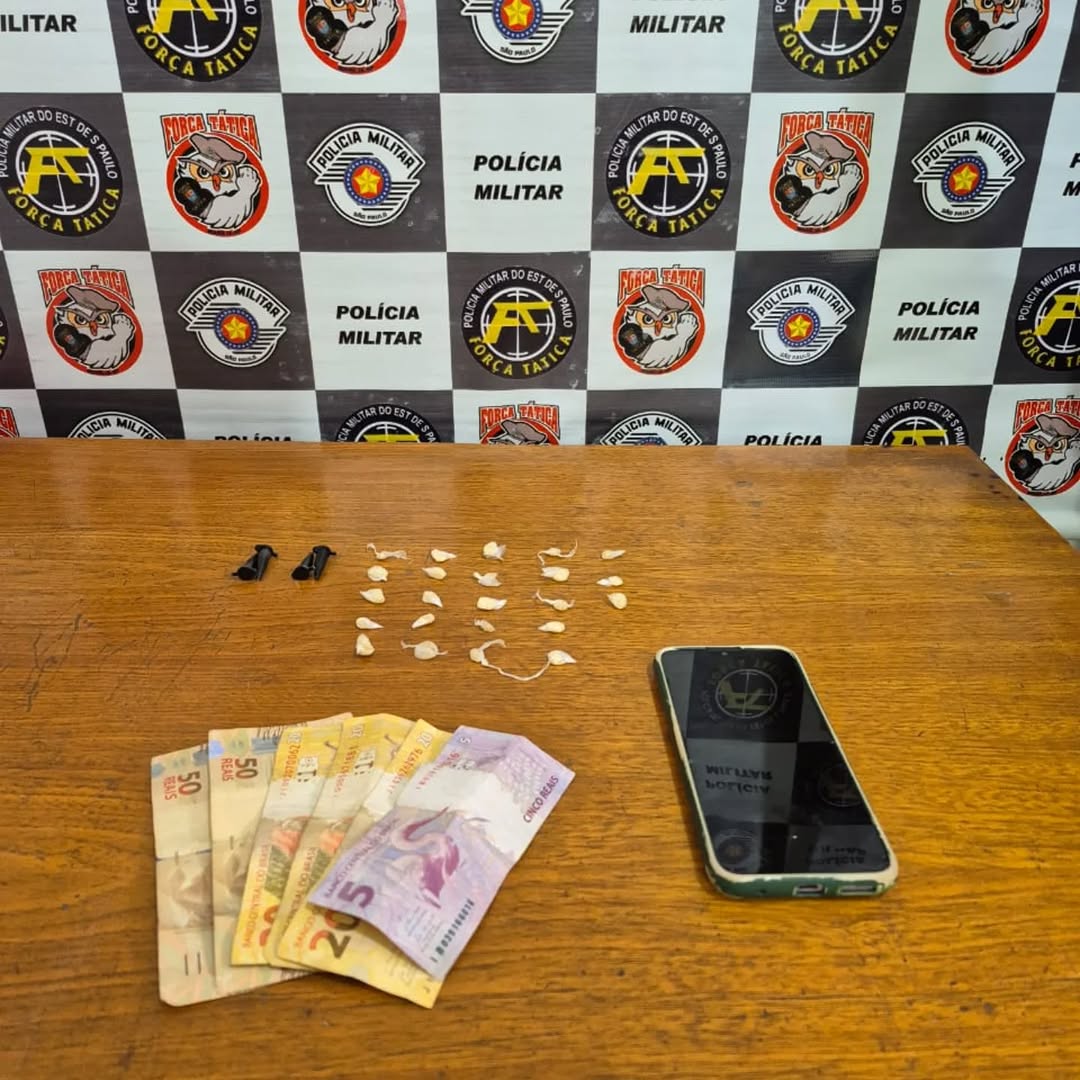 PM apreende crack, cocaína e prende traficante em flagrante no bairro Araceli, em Garça